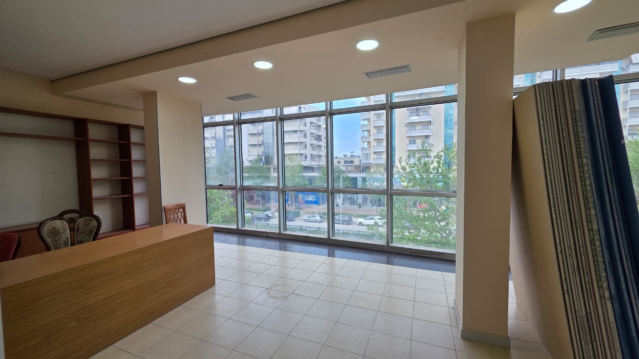 🏢 DYQAN ME QIRA – TRANSBALLKANIKA, VLORË