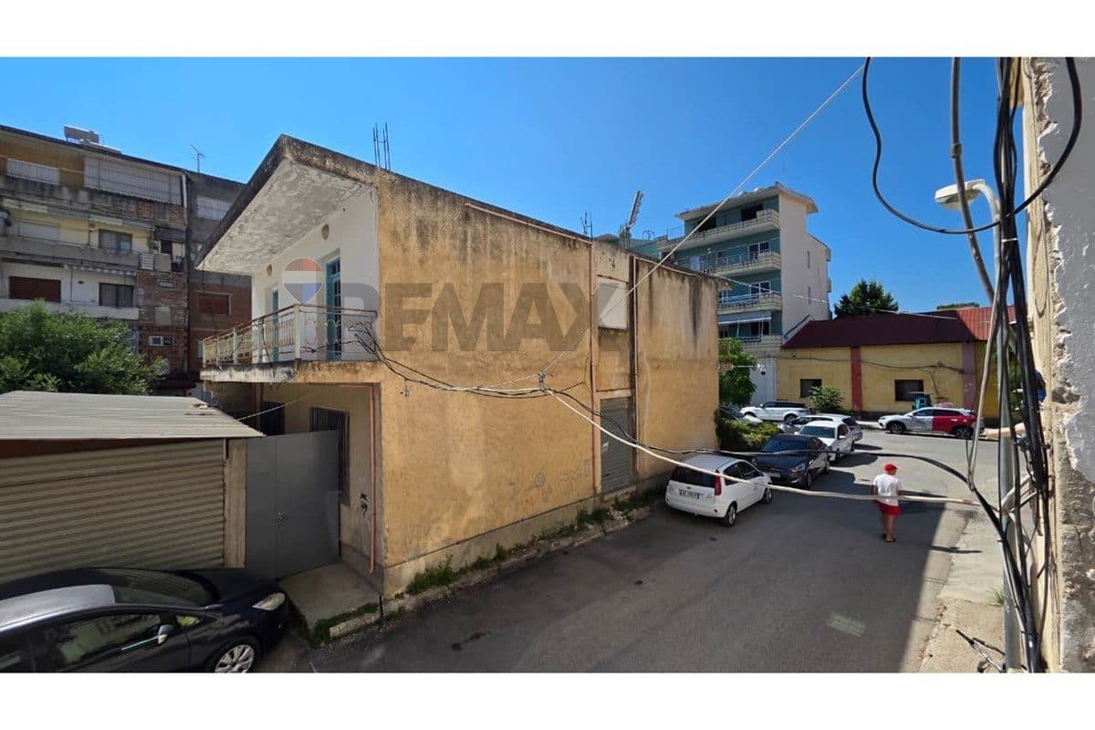 🏢 DYQAN NË SHITJE – RRUGA GJERGJ KASTRIOTI, VLORË 3