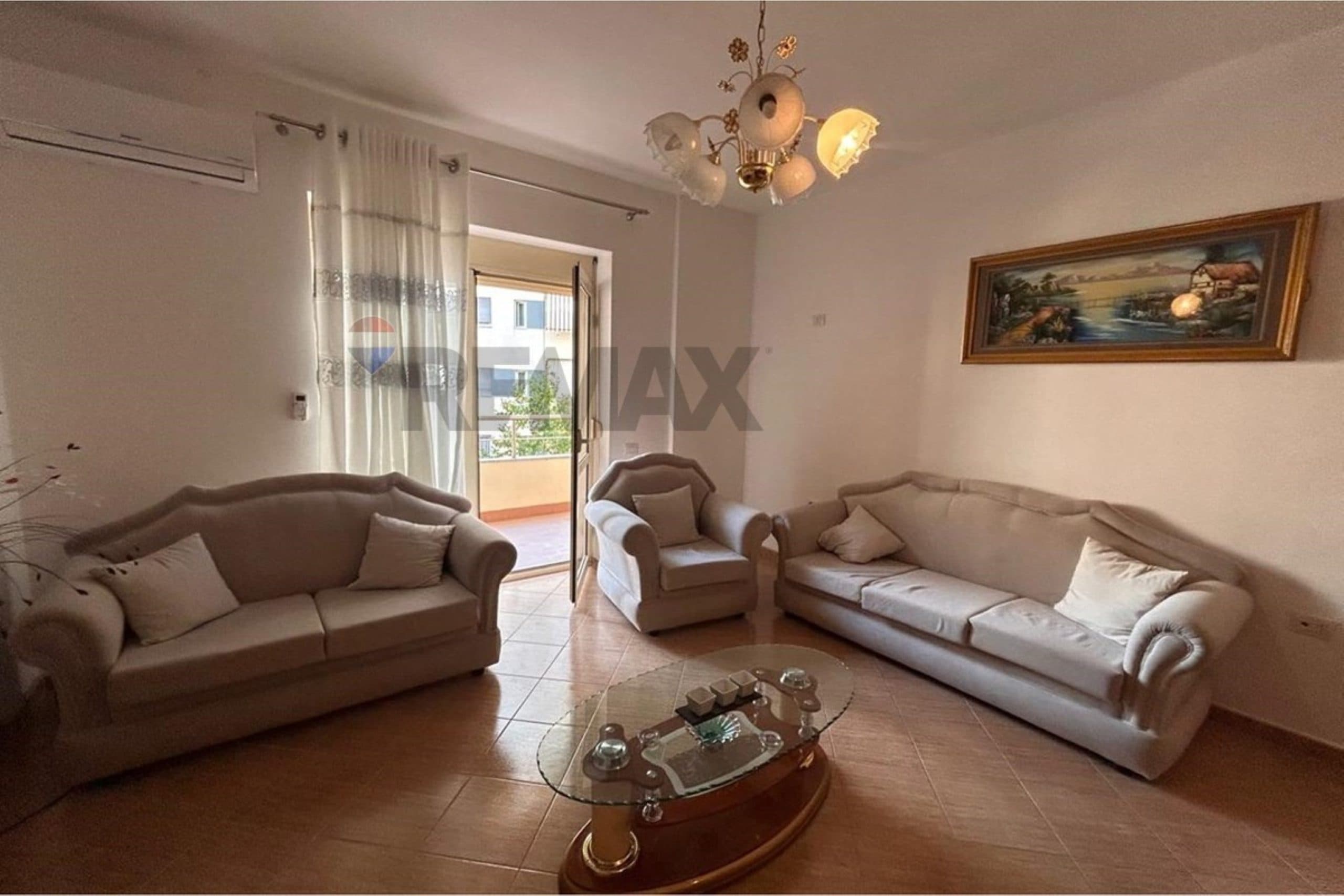 🌊 Apartament 3+1 për Qira në Lungomare, Vlorë