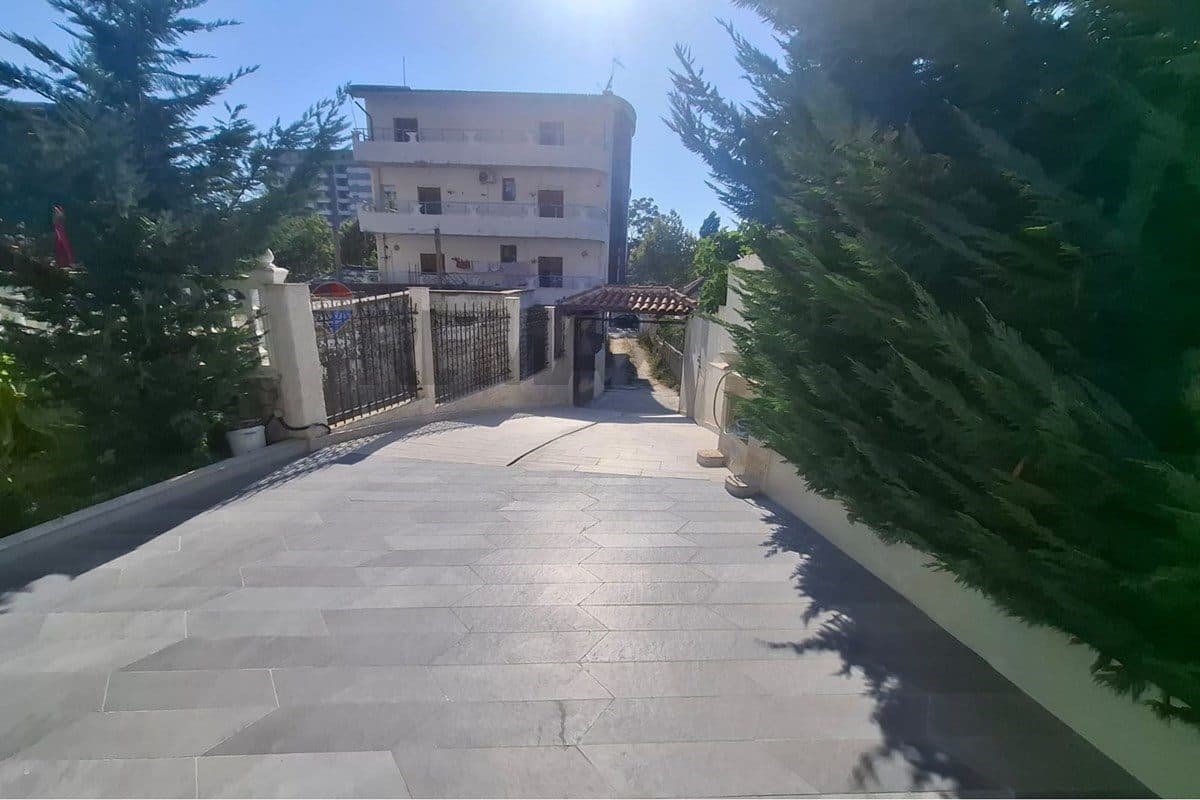 SHTËPI PRIVATE ME QIRA – RRUGA PELIVAN LESKAJ, VLORË ✨ 4