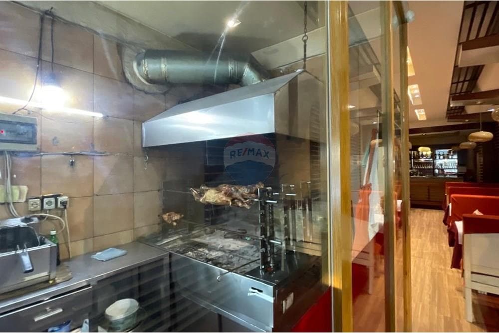 Restorant - Në Shitje - Rruga Demokracia, Vlorë