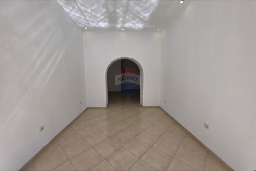 Dyqan - Për Qira - Rruga Ali Demi, Vlorë