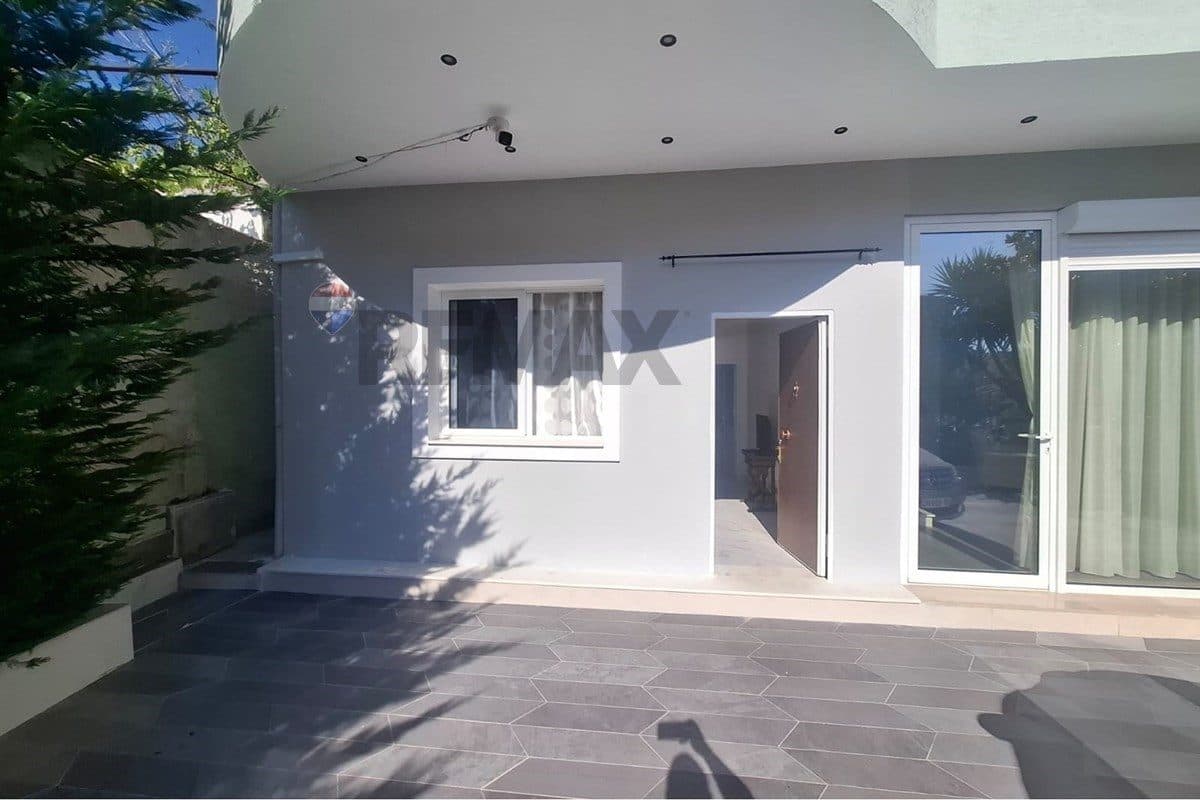Shtepi Private - Për Qira - Rruga Pelivan Leskaj, Vlorë