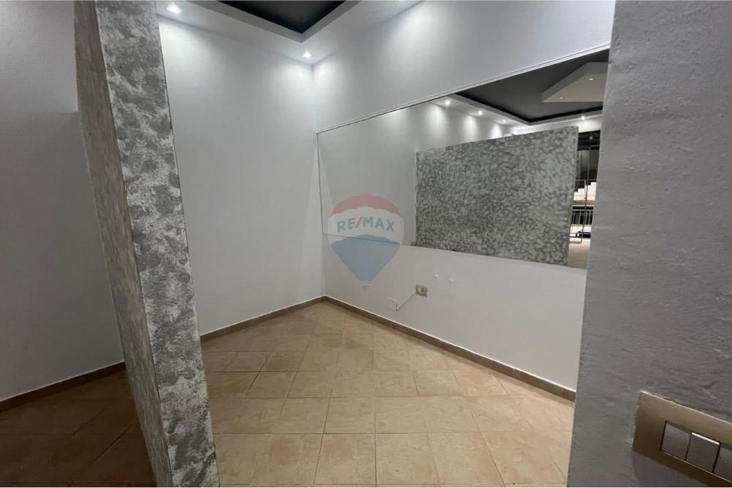 🏢 DYQAN ME QIRA – PRANË AMBULANCËS, VLORË