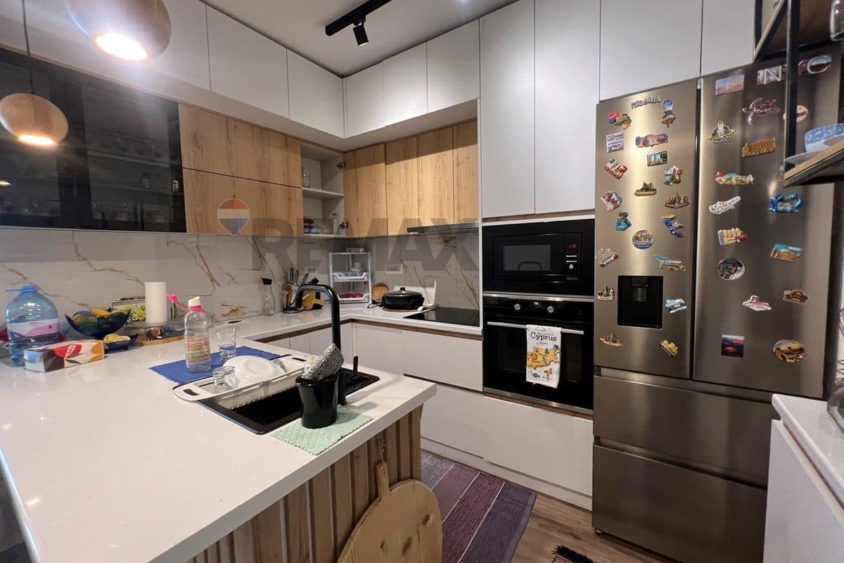 🏡 APARTAMENT 2+1 I RINOVUAR NË SHITJE – PRANË CONAD, VLORË! 2