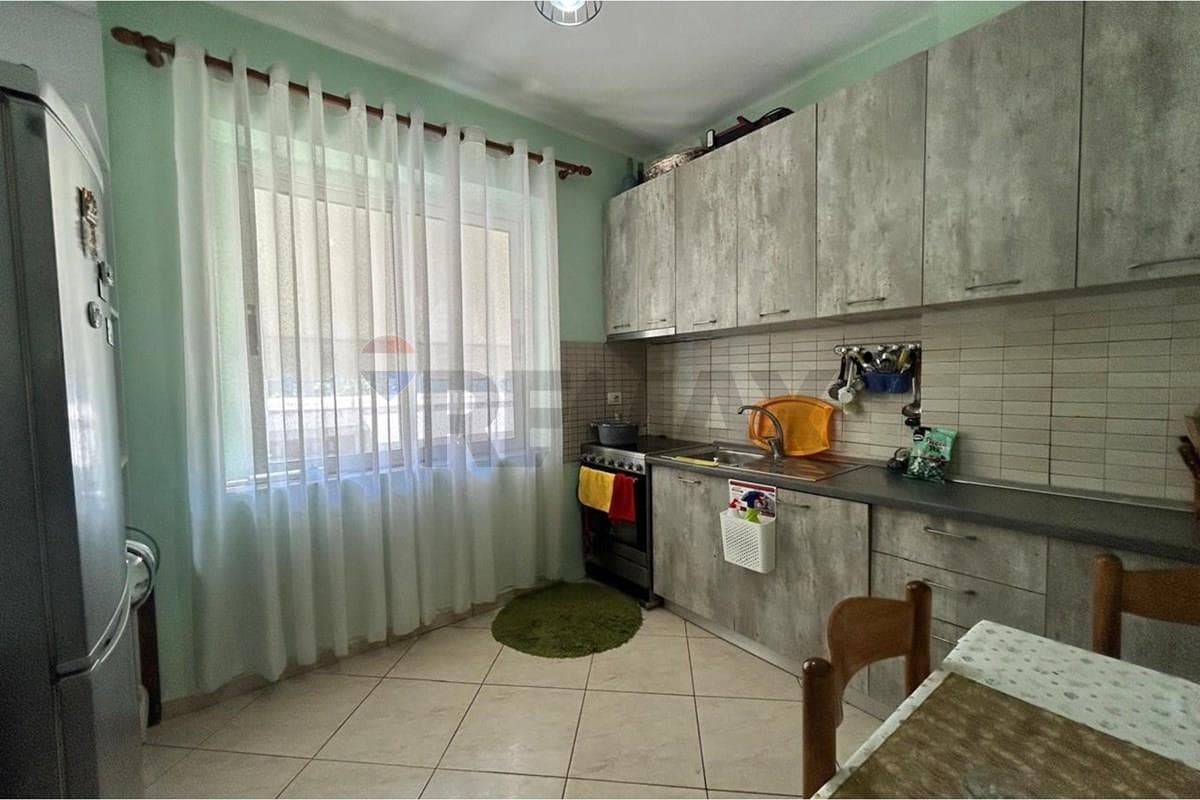 Apartament - Për Qira - Rruga Avni Rustemi, Vlorë 3