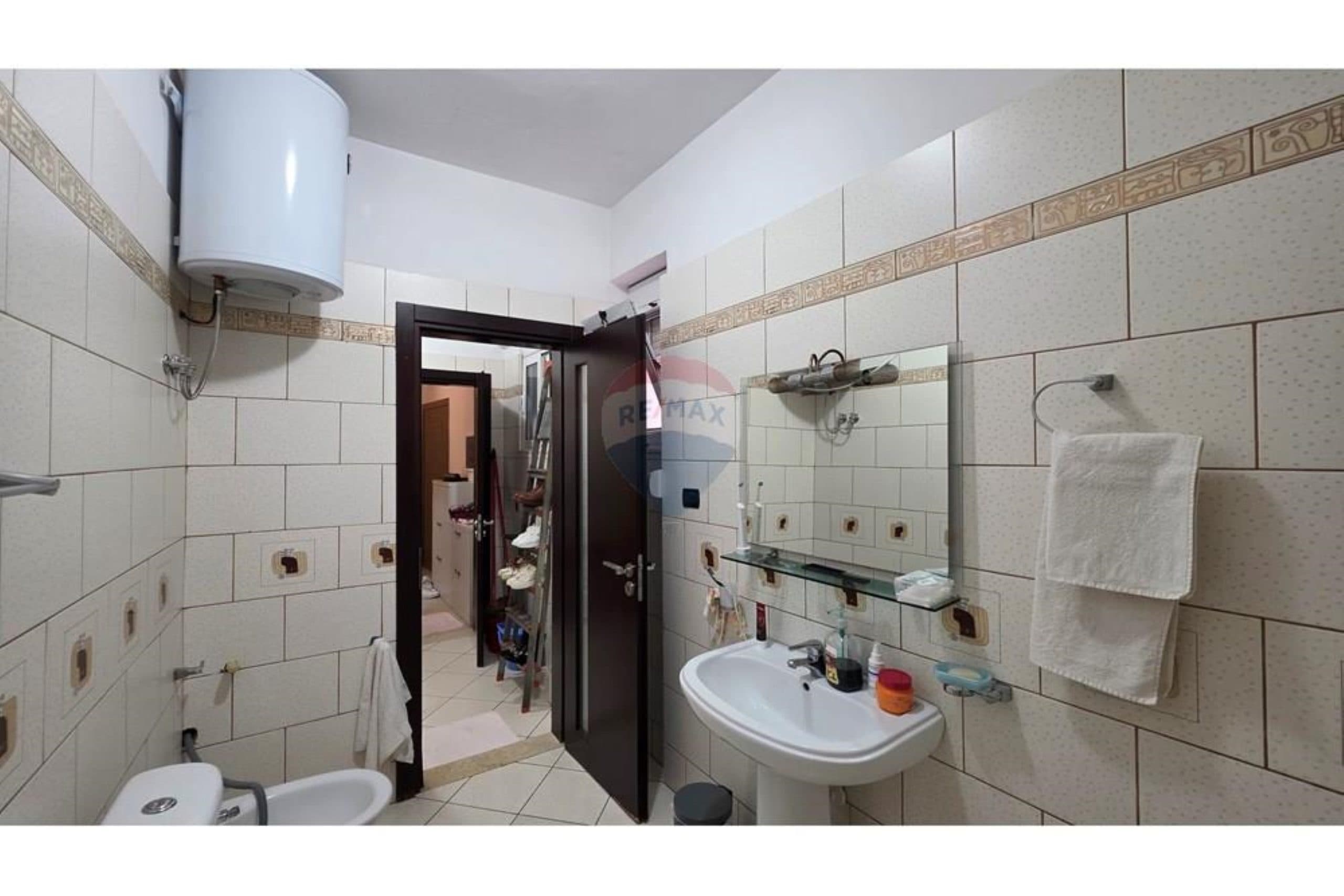 SUPER APARTAMENT 3+1+2 PËR SHITJE NË RRUGËN E ÇIPAJVE, VLORË 3