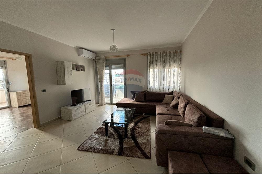 🏡 APARTAMENT 2+1+2 ME QIRA – COBO CENTER, VLORË!