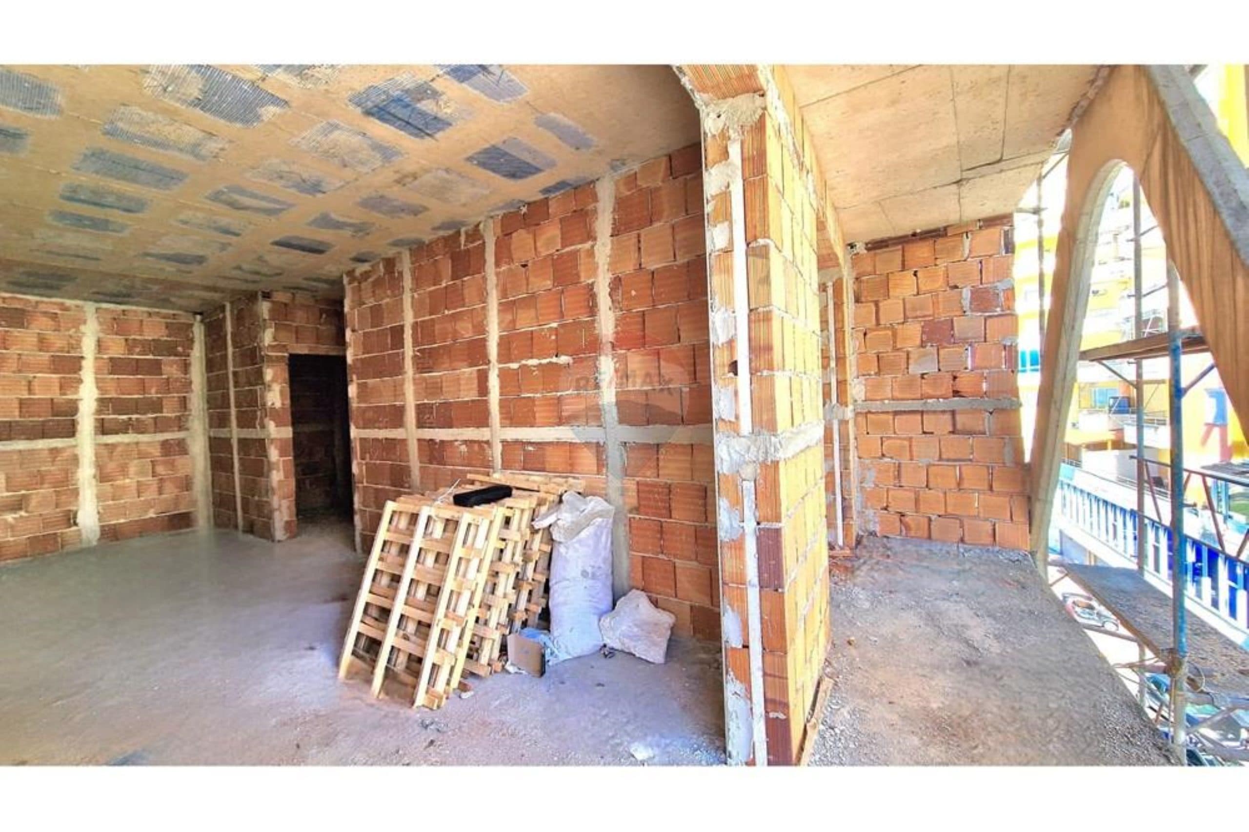 🌊 APARTAMENT 1+1 PËR SHITJE PRANË PORTIT TË VLORËS 3