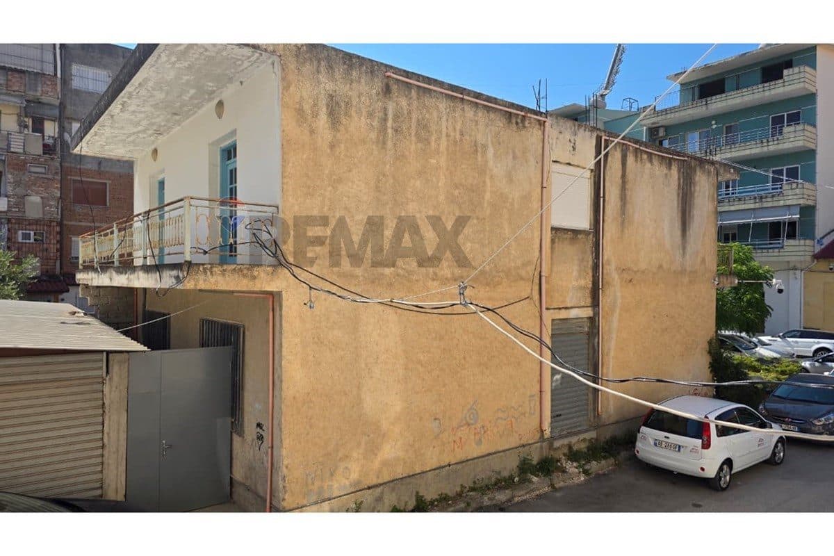 🏢 DYQAN NË SHITJE – RRUGA GJERGJ KASTRIOTI, VLORË 2