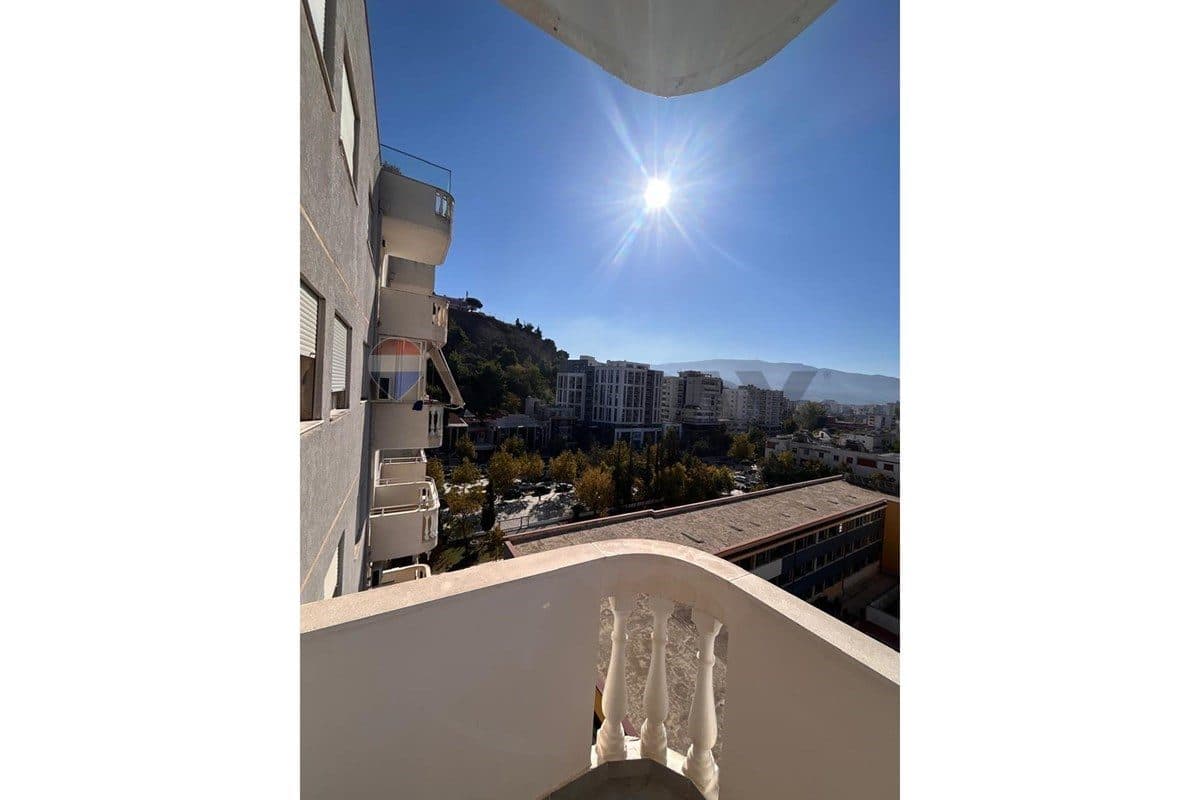 🏡 APARTAMENT 1+1 ME QIRA – QENDËR, VLORË! 3