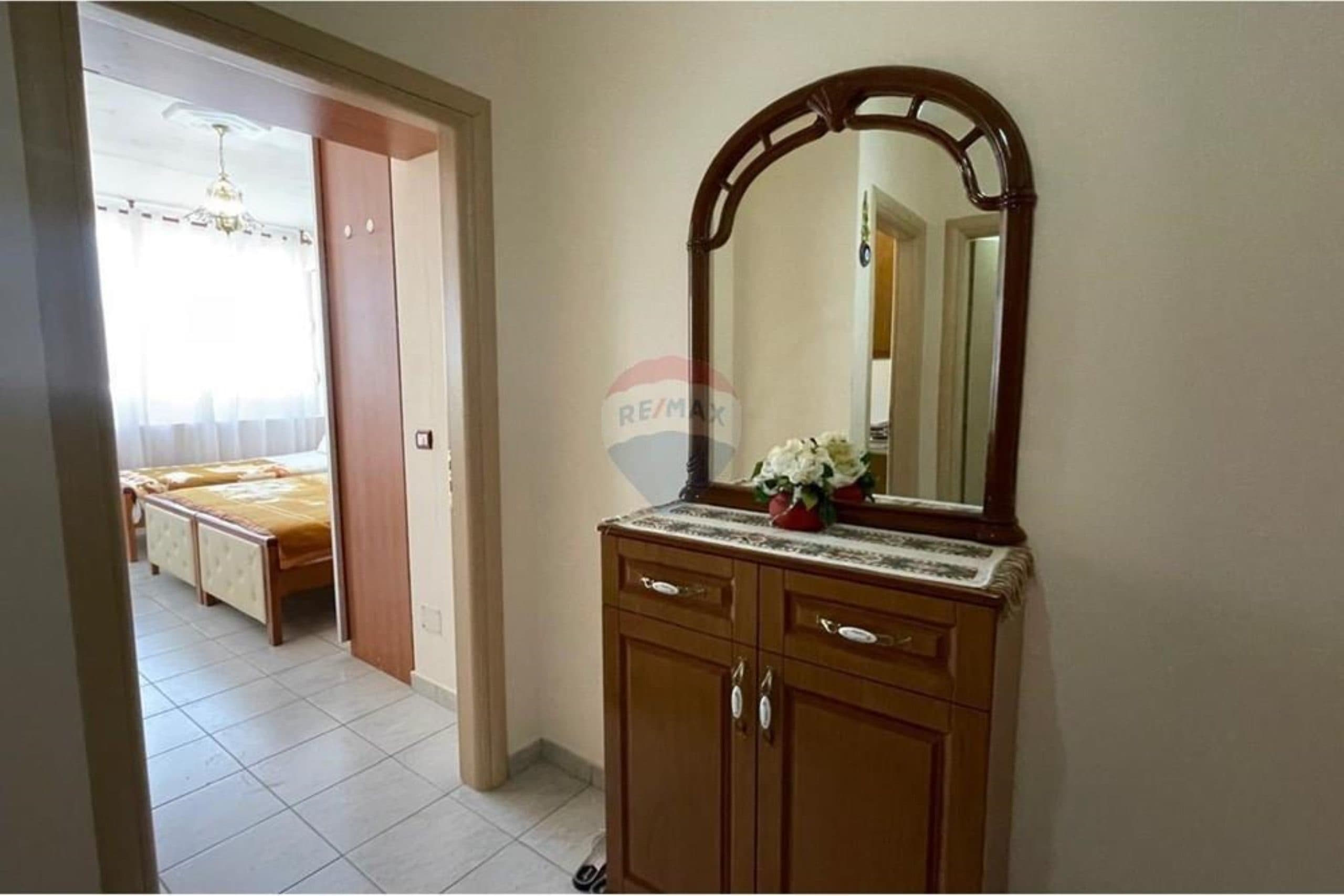 🔥 OKAZION NË LUNGOMARE – APARTAMENT MODERN 1+1 PËR SHITJE!