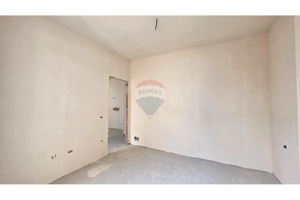 🏡 OKAZION NË SHITJE – APARTAMENT 1+1 PRANË PORTIT TË VLORËS! 🌊