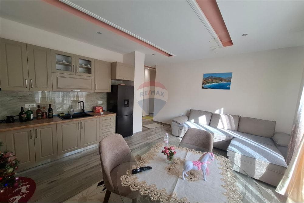 Apartament - Në Shitje - Rruga Ali Demi, Vlorë 4