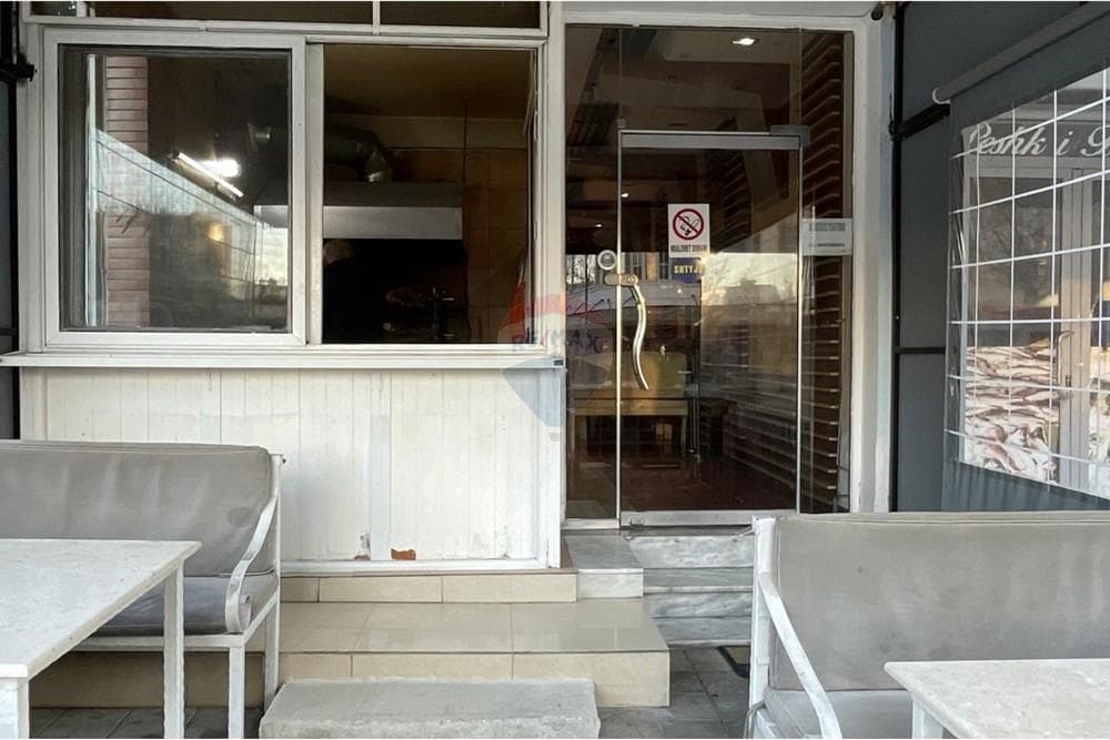 Restorant - Në Shitje - Rruga Demokracia, Vlorë