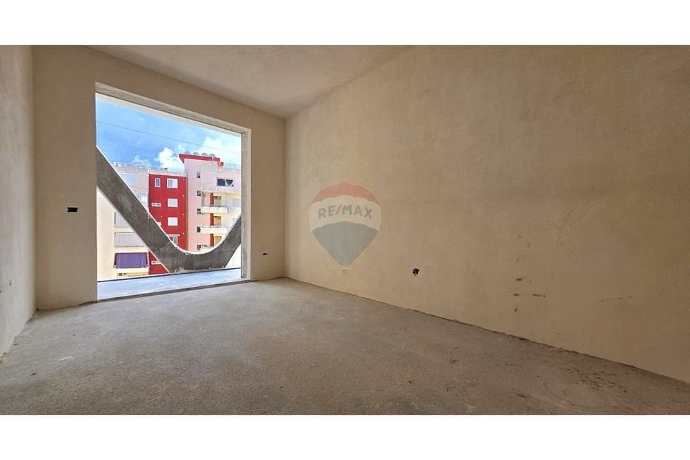 🏡 OKAZION NË SHITJE – APARTAMENT 1+1 PRANË PORTIT TË VLORËS! 🌊