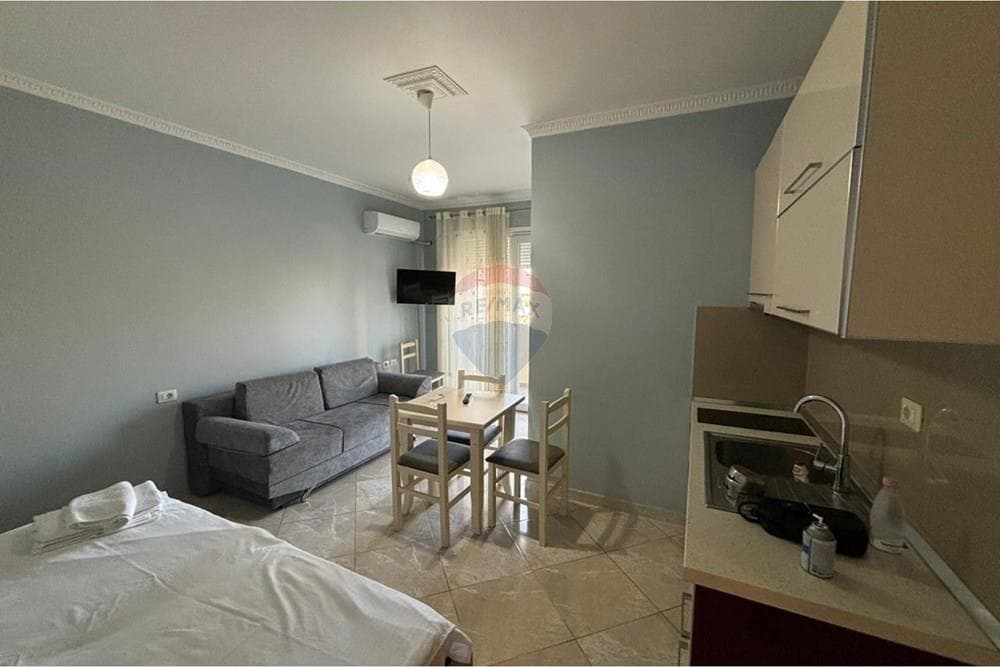 Qera vjetore – Apartament me Dy Gazoniere, Vlore 2