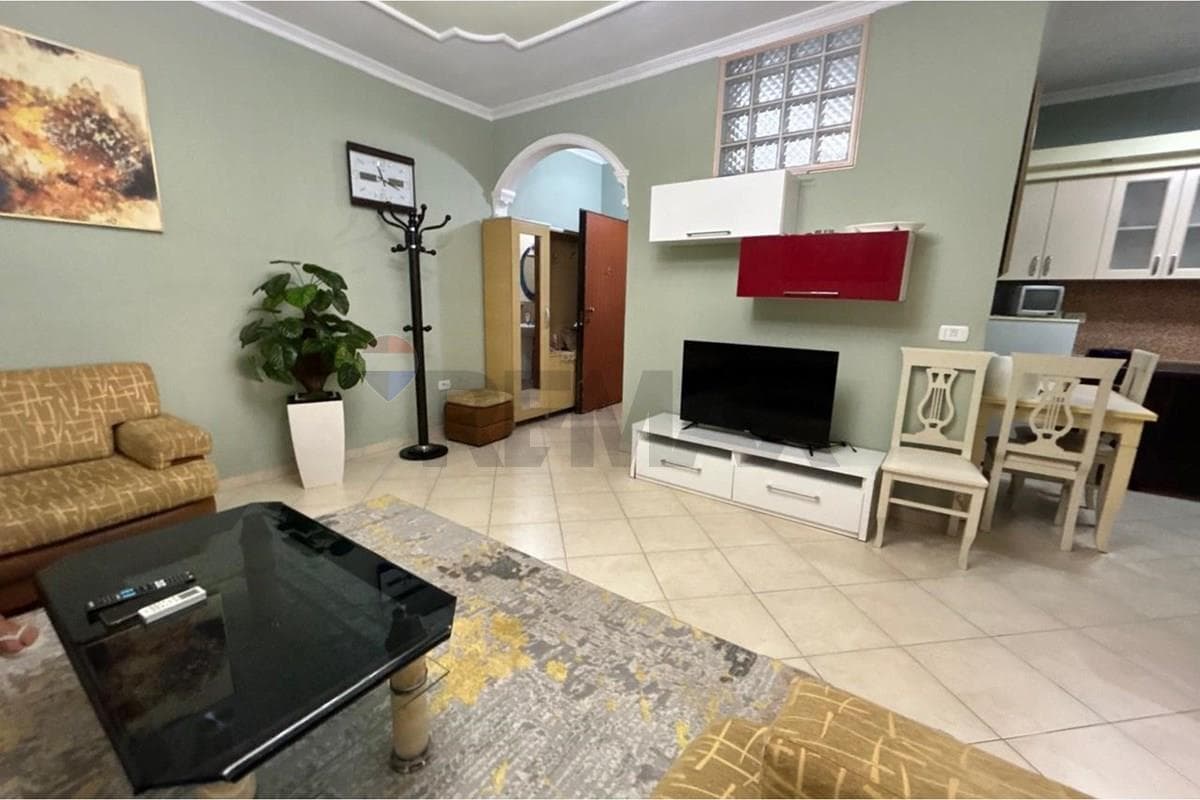 Apartament - Për Qira - Rruga Gjergj Kastrioti, Vlorë 2