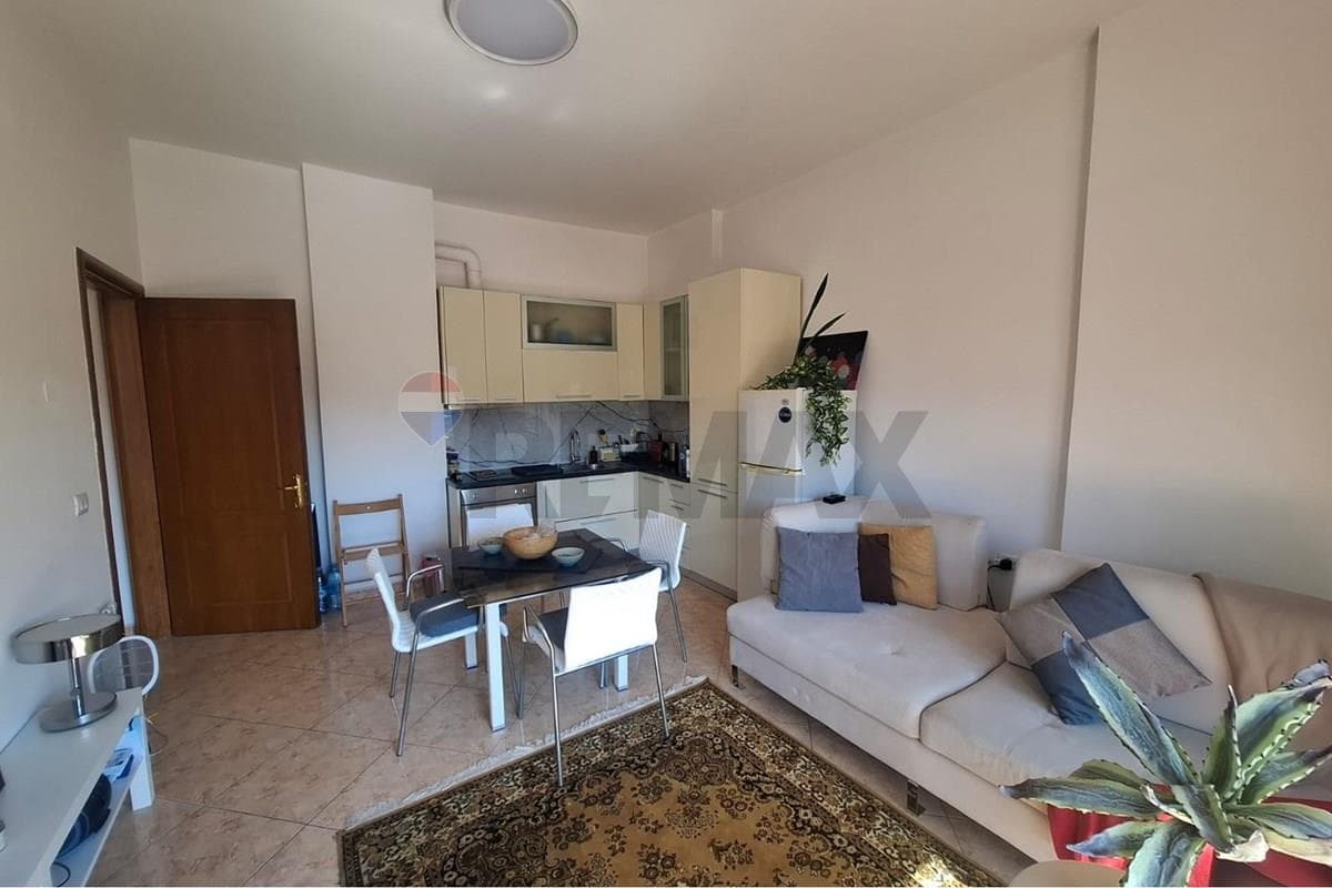 Apartament - Për Qira - Rruga e Portit, Vlorë 2