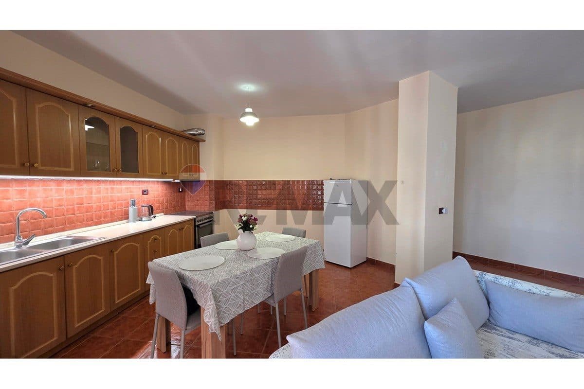 APARTAMENT 2+1 ME QIRA AFATGJATË – BULEVARD, SKELË, VLORË