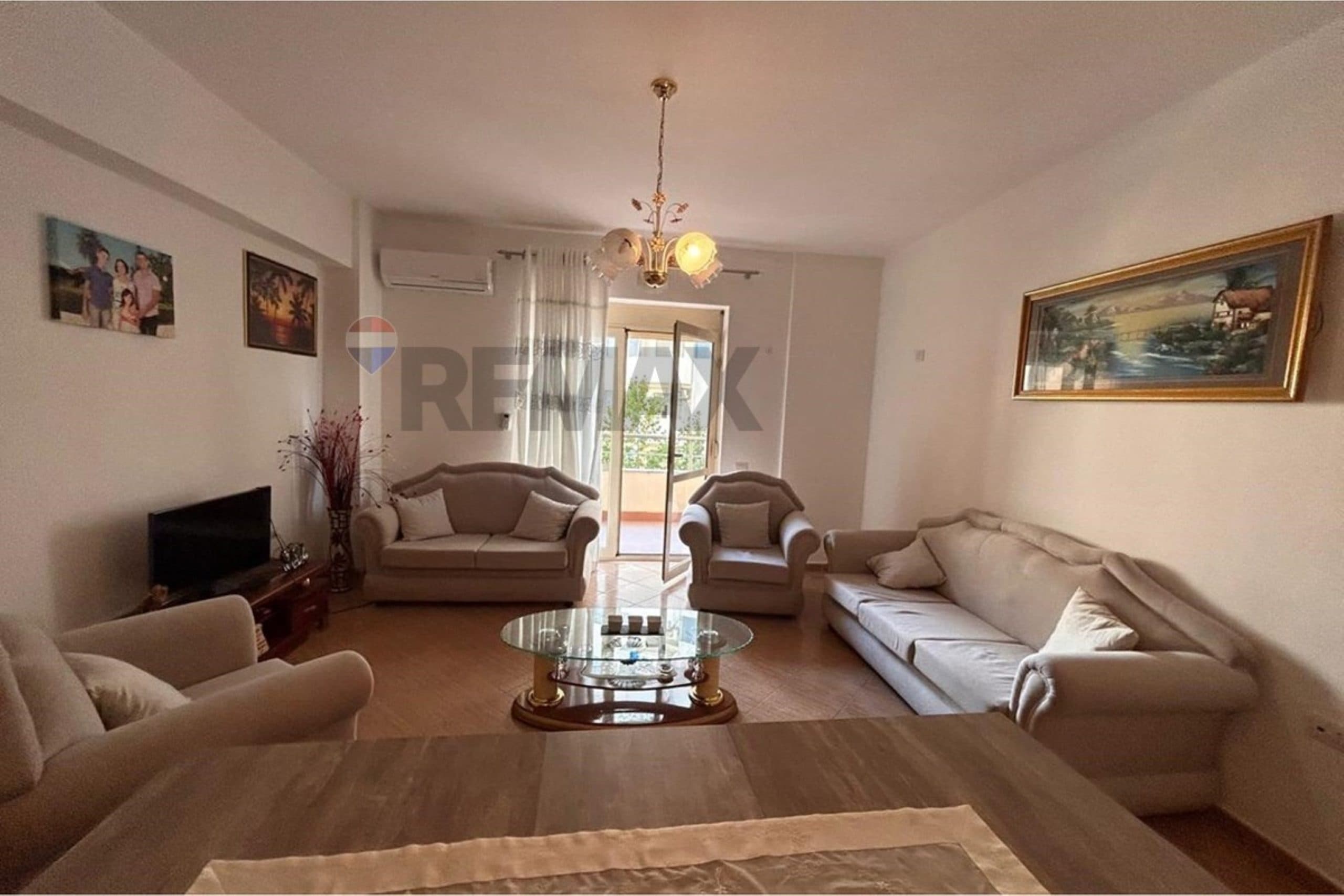 🌊 Apartament 3+1 për Qira në Lungomare, Vlorë
