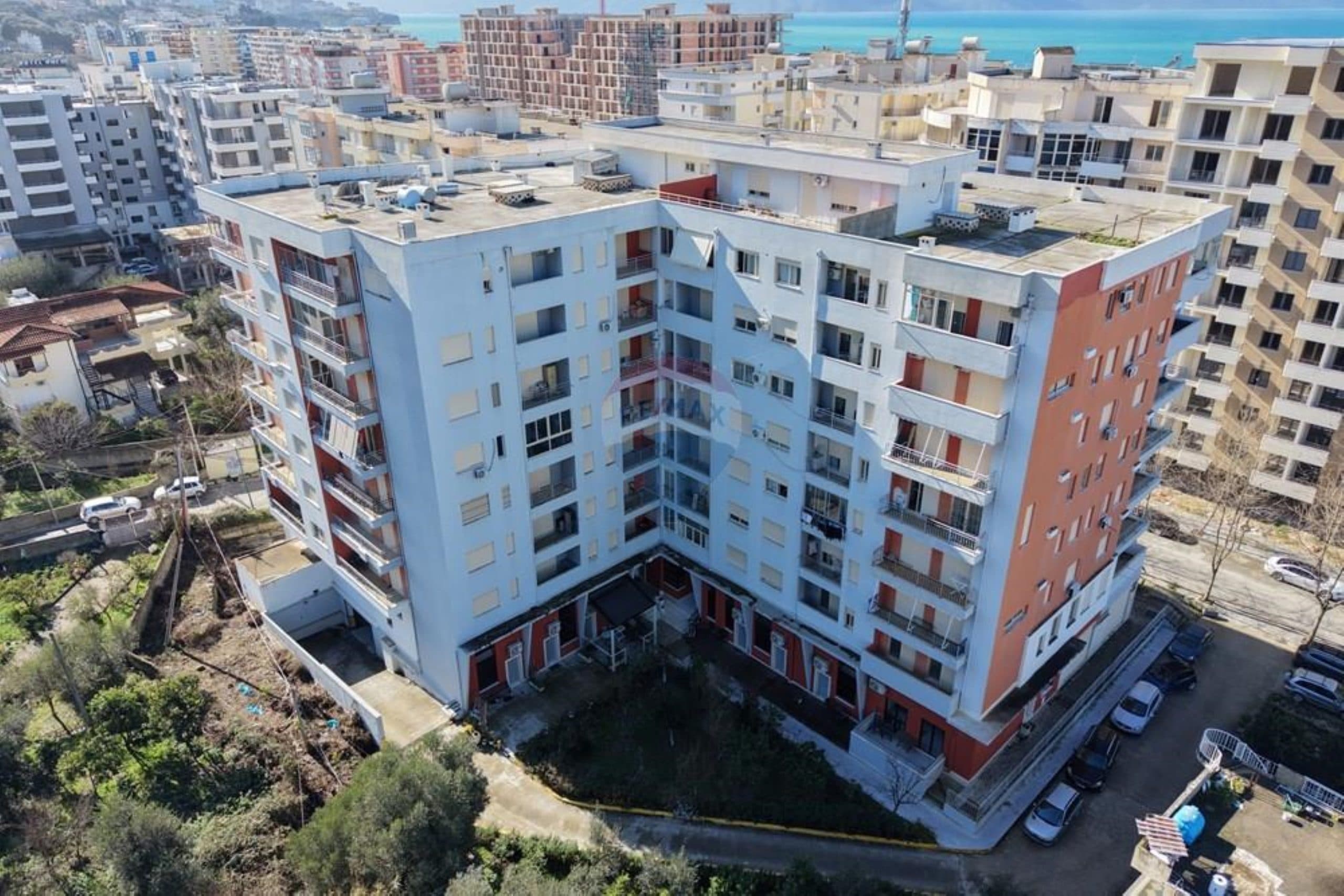 APARTAMENT 1+1 ME QIRA AFATGJATË – LUNGOMARE, VLORË 2