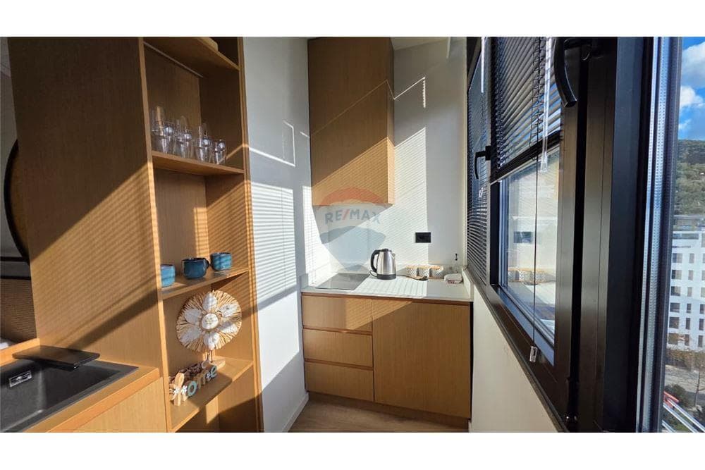 Shitet Garsoniere + Apartament 1+1 në Lungomare 4