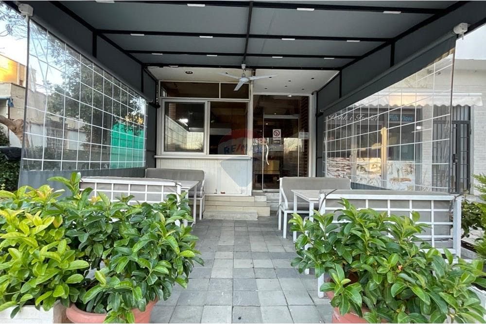 Restorant - Në Shitje - Rruga Demokracia, Vlorë