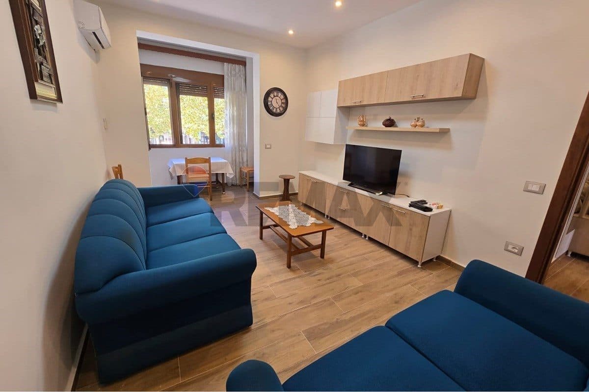 Apartament - Për Qira - Bulevardi Ismail Qemali, Vlorë 2