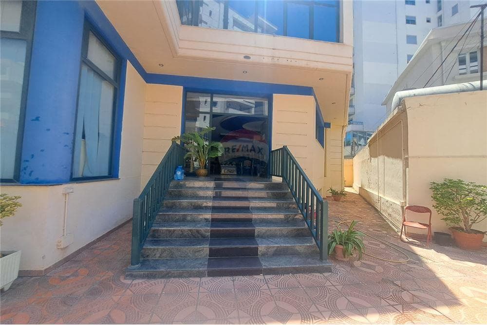 Dyqan - Për Qira - Gjimnazi Ali Demi, Vlorë 2