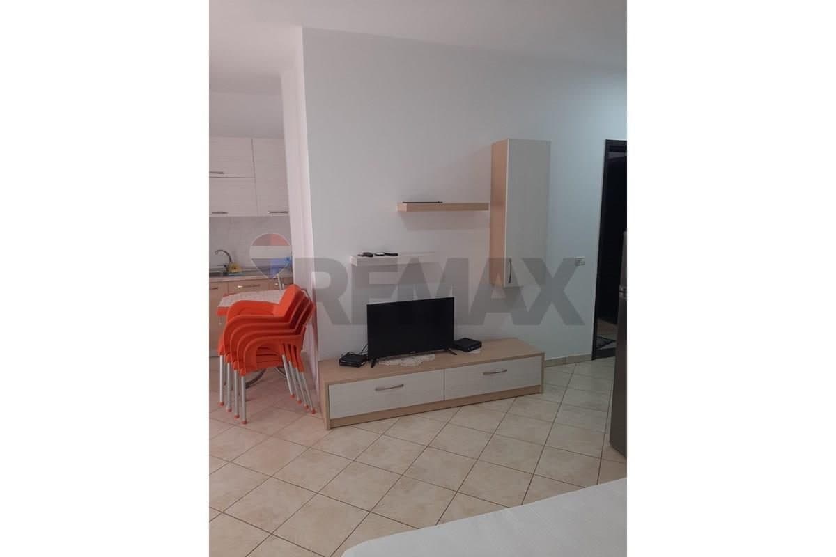 Apartament - Për Qira - Rruga Aleksandër Moisiu, Vlorë 2
