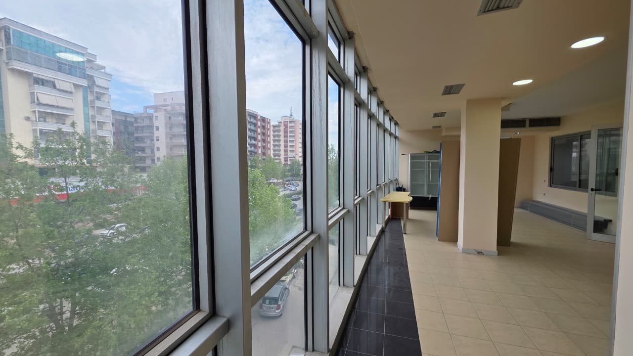 🏢 DYQAN ME QIRA – TRANSBALLKANIKA, VLORË
