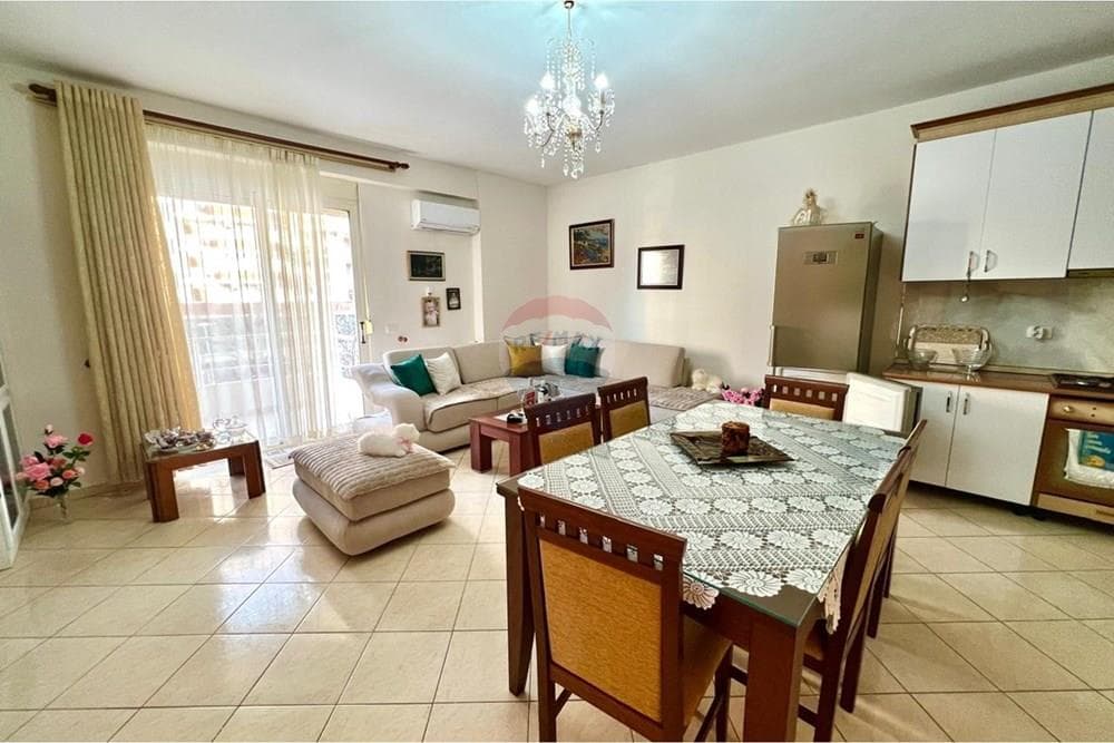 Apartament - Në Shitje - Rruga e Portit, Vlorë 3