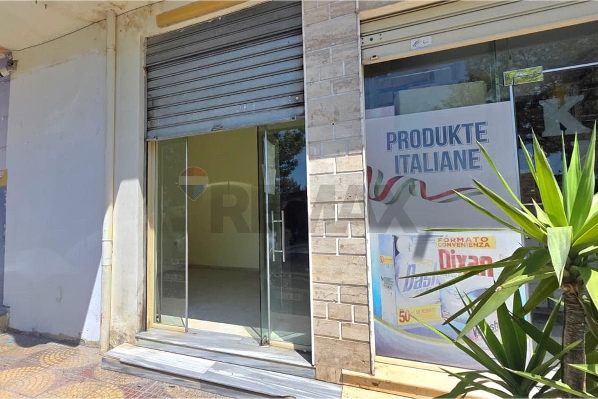 🏢 DYQAN NË SHITJE – RRUGA GJERGJ KASTRIOTI, VLORË