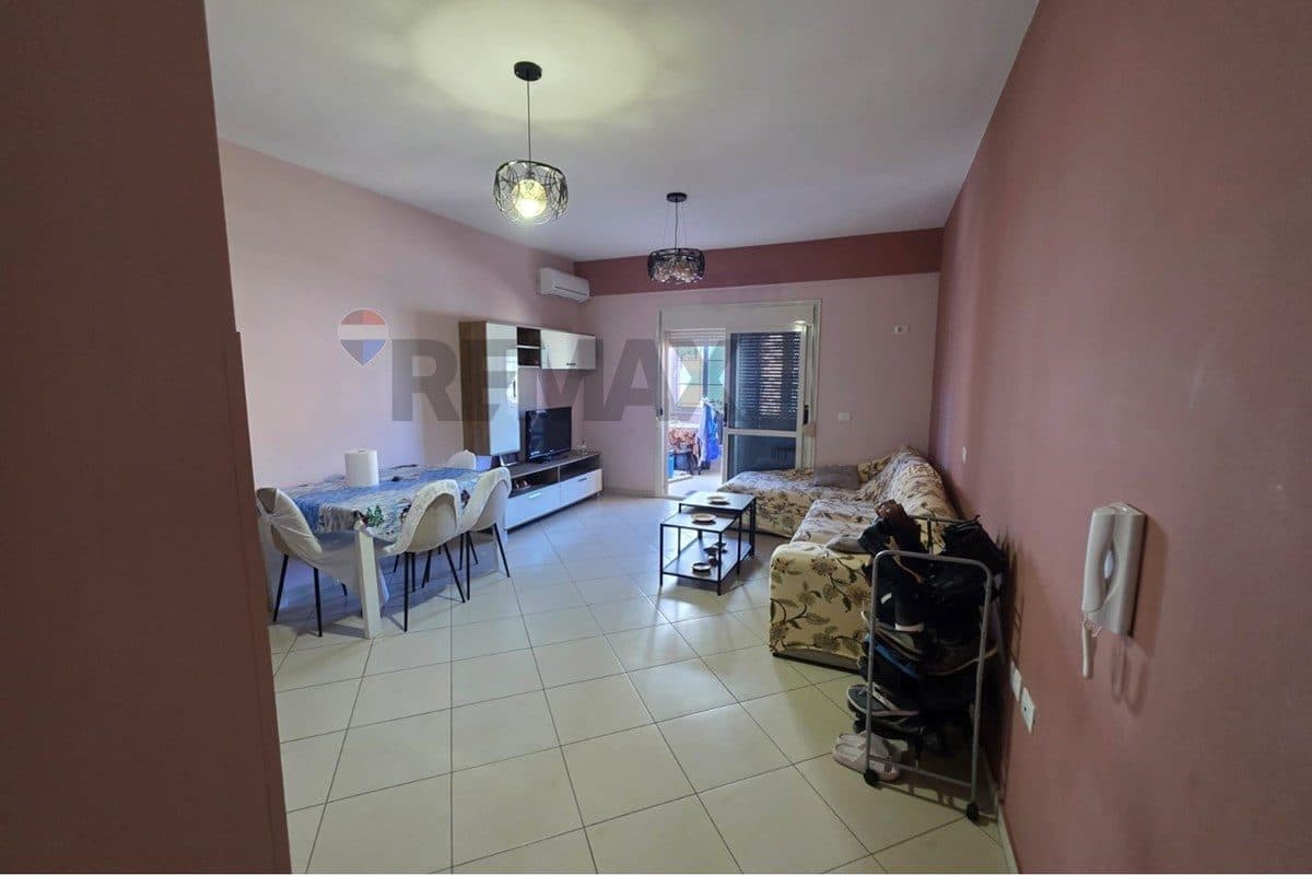 🏡 APARTAMENT 2+1 PËR QIRA AFATGJATË – PRANË KISHËS ORTODOKSE, VLORË ✨
