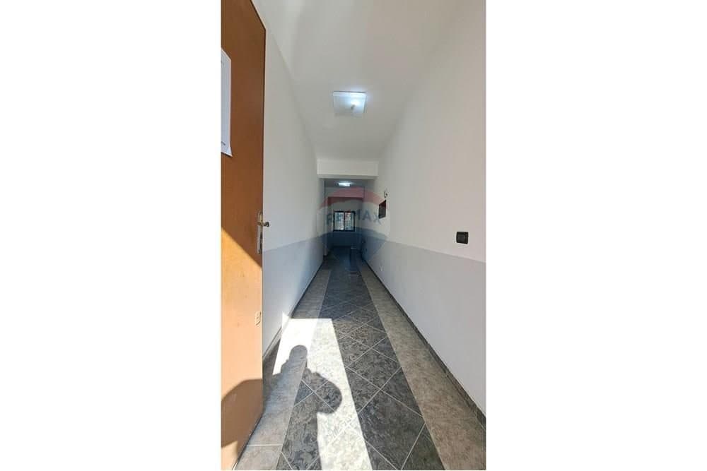 🏢 ZYRË PREMIUM ME QIRA – BULEVARDI ISMAIL QEMALI, VLORË