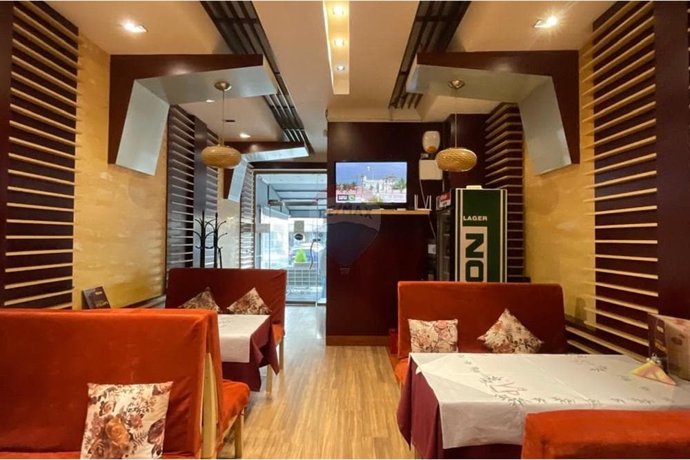 Restorant - Në Shitje - Rruga Demokracia, Vlorë