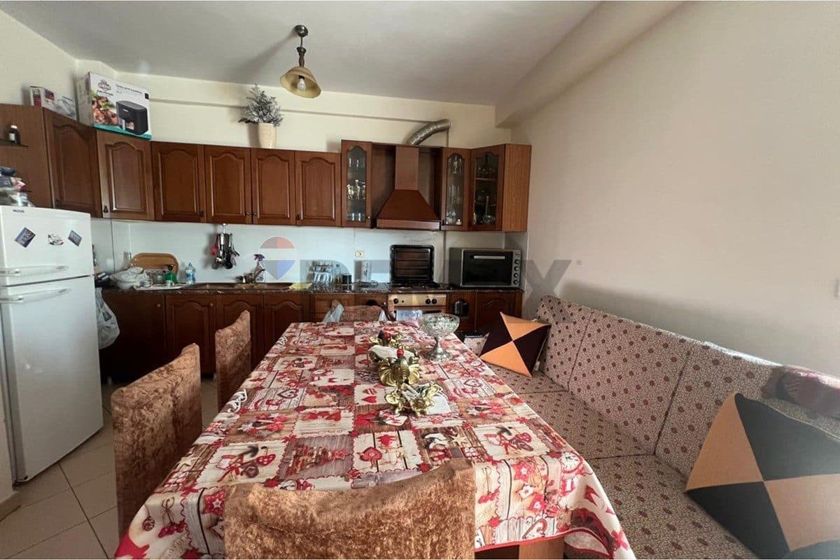 Apartament - Për Qira - Rruga Hasan Kushta, Vlorë 4