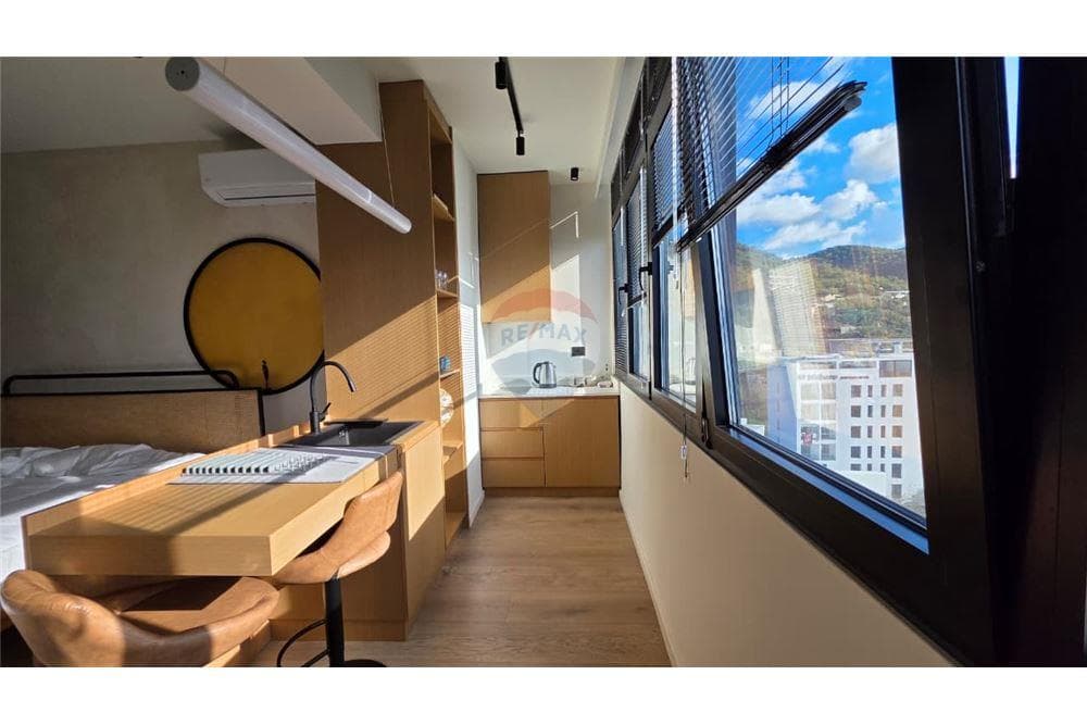 Shitet Garsoniere + Apartament 1+1 në Lungomare 2