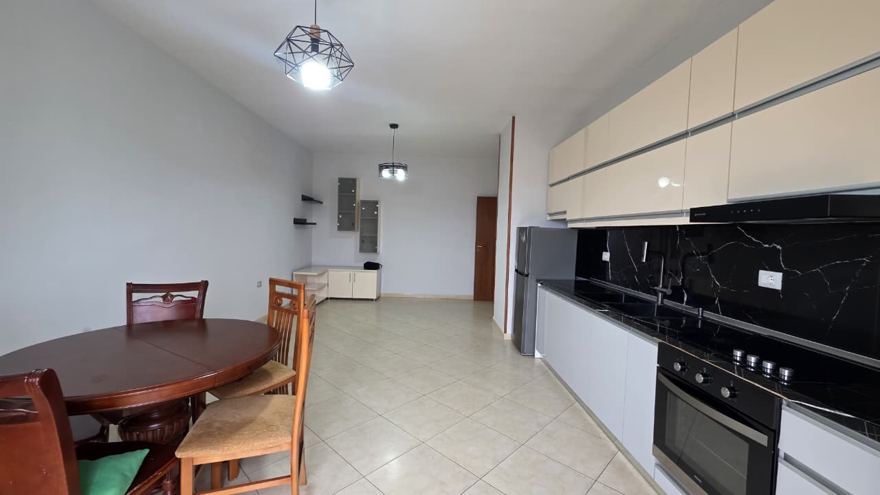 🏡 APARTAMENT 1+1 NË SHITJE – BULEVARDI KRYESOR, VLORË