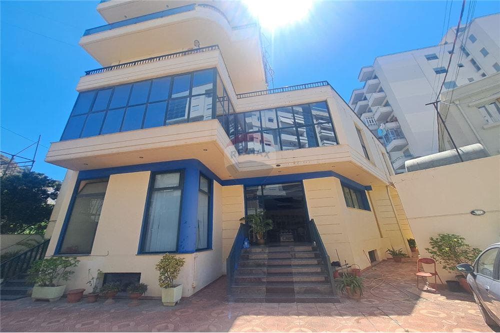 Dyqan - Për Qira - Gjimnazi Ali Demi, Vlorë
