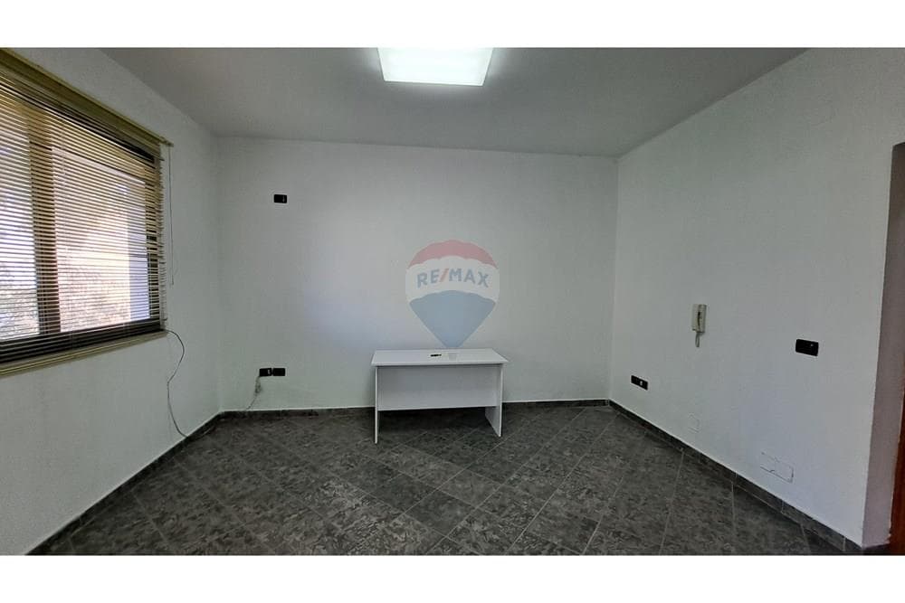 🏢 ZYRË PREMIUM ME QIRA – BLV. ISMAIL QEMALI, VLORË! 3