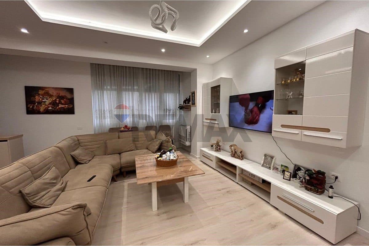 Apartament - Në Shitje - Rruga e Portit, Vlorë