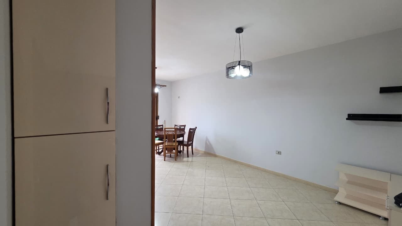 🏡 APARTAMENT 1+1 NË SHITJE – BULEVARDI KRYESOR, VLORË