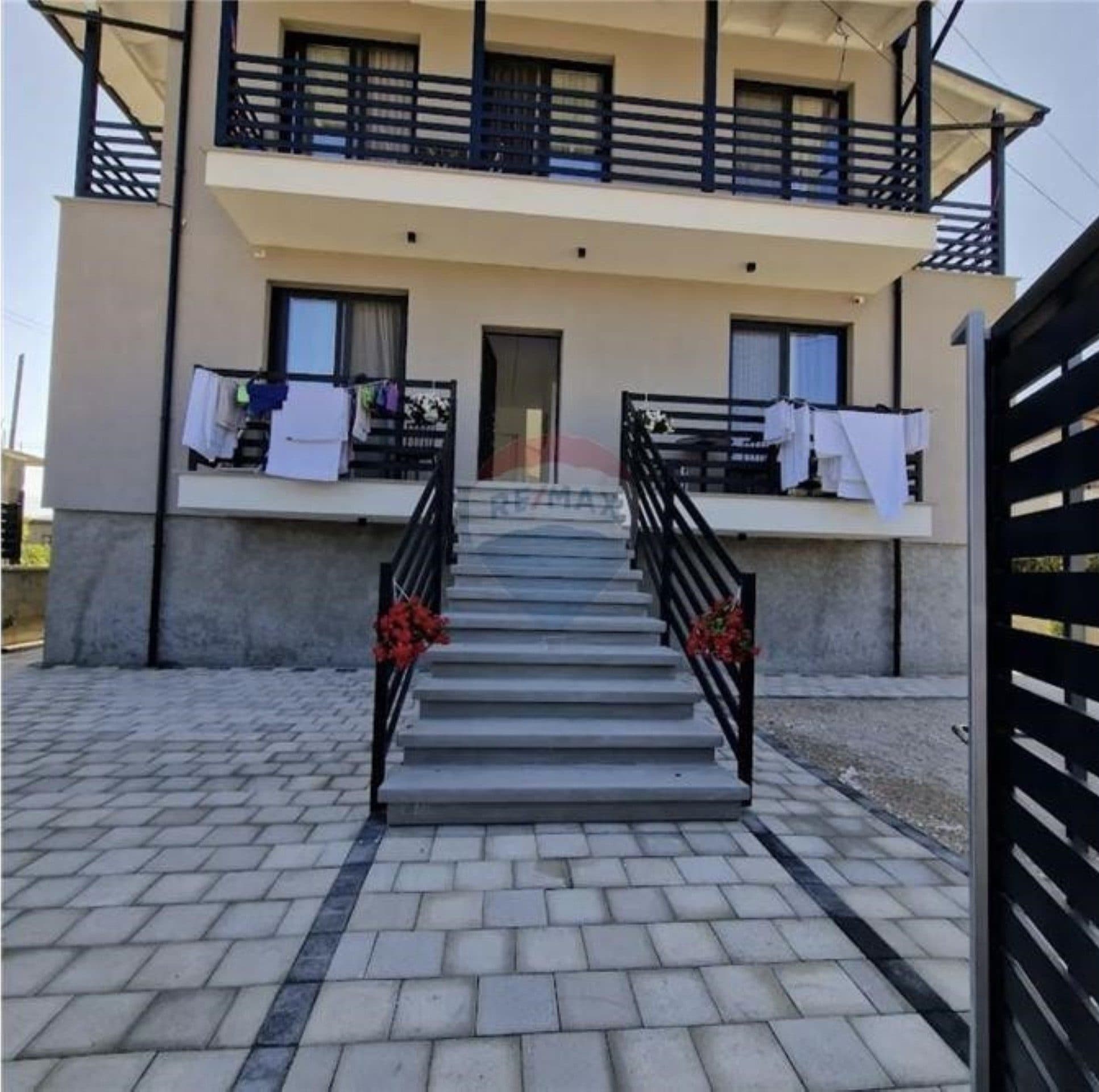 HOTEL PËR SHITJE NË PLAZHIN E VJETËR, VLORË – INVESTIM ME POTENCIAL TË LARTË!