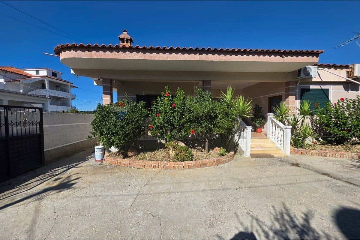 🏡 PRONË PRIVATE PËR SHITJE – PLAZHI I VJETËR, VLORË 🌊