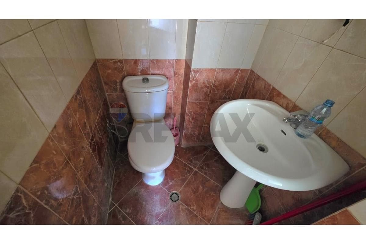 🏢 DYQAN NË SHITJE – RRUGA GJERGJ KASTRIOTI, VLORË