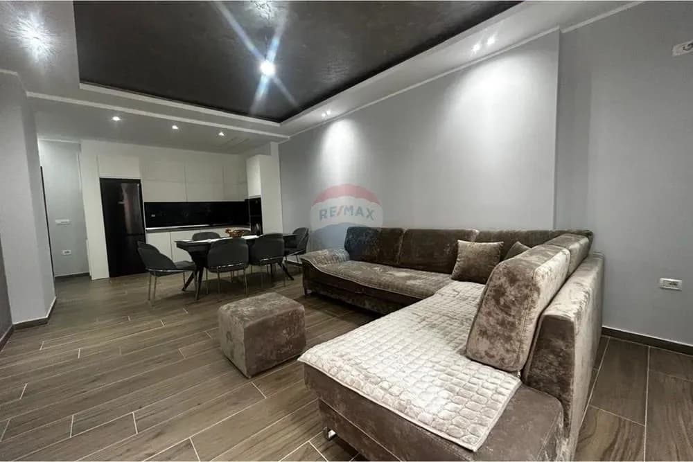 🏡 APARTAMENT 2+1+2 ME QIRA – LUNGOMARE, VLORË 3