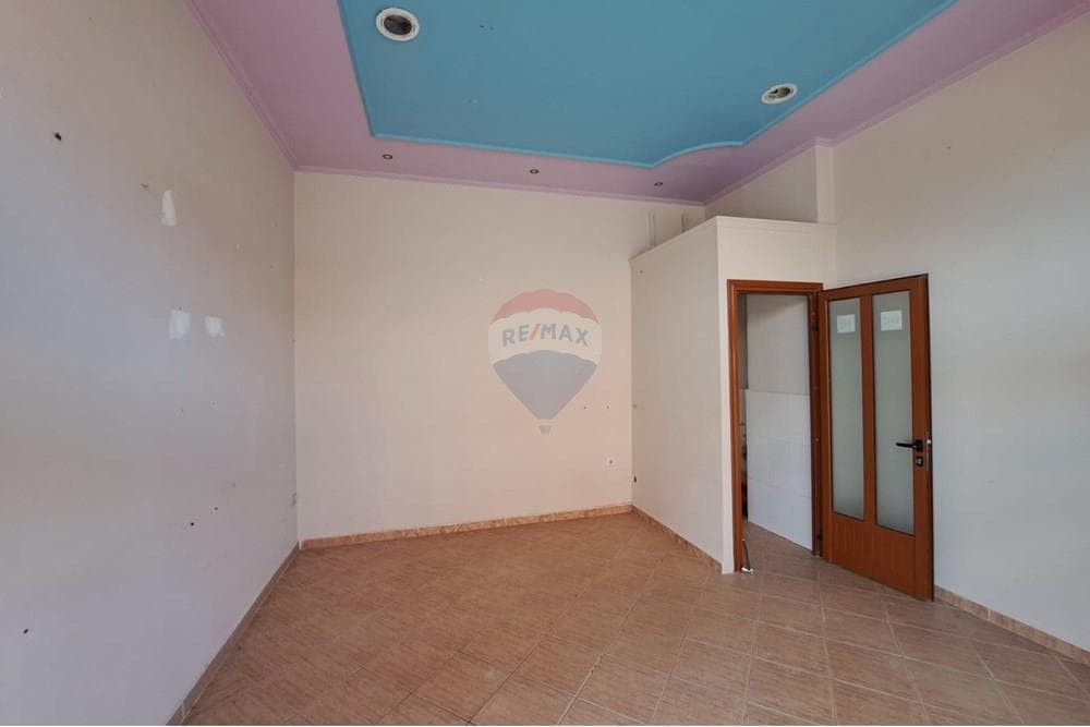 Dyqan ne shitje,tek Bashkia,Vlore