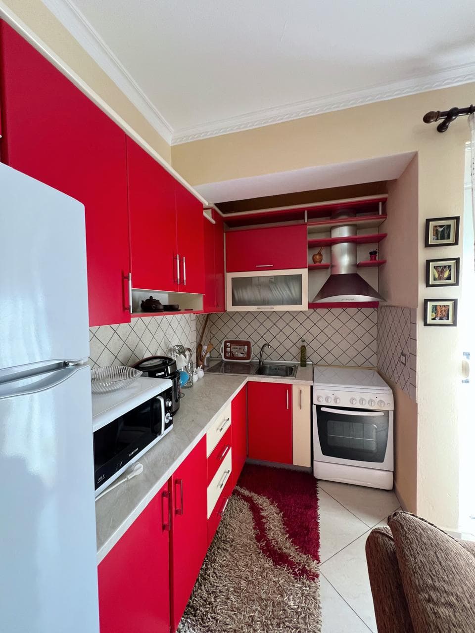 🌊 APARTAMENT 1+1 ME QIRA AFATGJATË – LUNGOMARE, VLORË